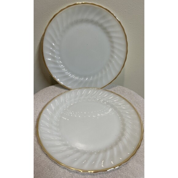 Vintage Anchor Hocking Golden Shell 10" Dinner Plate Milk Glass w/Gold Trim - Picture 1 of 8
